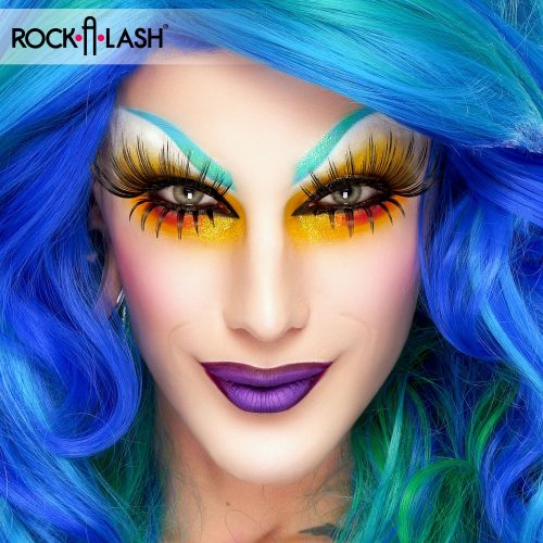 drag queen faux cils avec cheveux bleus